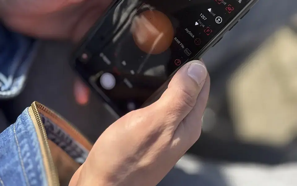 人物生活場景、電話；退休生活安排示意照片